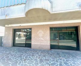 NEGOZIO A MONTESILVANO