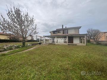 VILLA UNIFAMILIARE A RESIDENZA CLAUDIA