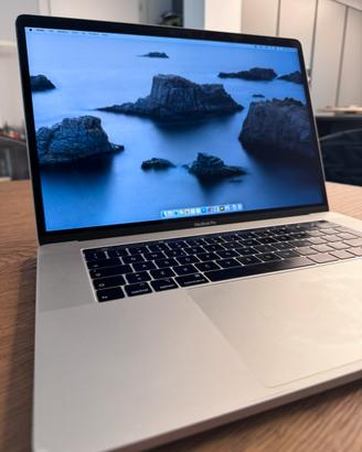 MacBook Pro 15” 2018 | 16GB RAM | i7 6-Core 2,2GHz