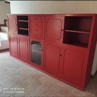 credenza in legno massello verniciata di rosso