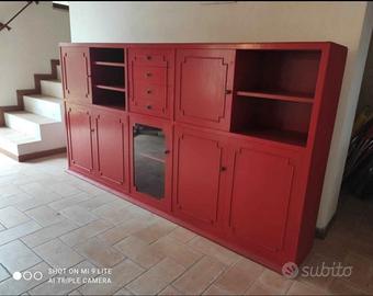 credenza in legno massello verniciata di rosso