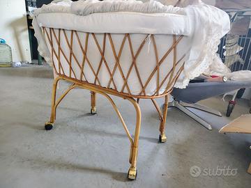 Culla in vimini vintage