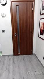 4 porte marroni scure