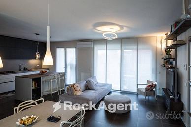 ELEGANTE SOLUZIONE SU DUE LIVELLI A PAVIA