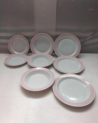 Lotto composto da 8 piatti in ceramica "Galvani"