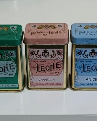 Collezione scatole di latta