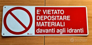 Divieto deposito materiali davanti idranti