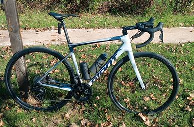 GIANT DEFY ADVANCED 2 TG M CARBON 105 Di2 12v