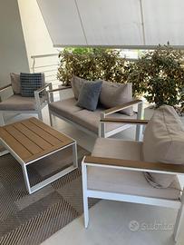 Divano Esterni con Tavolino