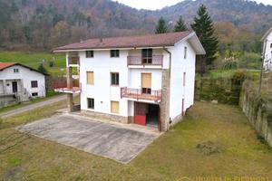 Villa di 200 m² con più di 5 locali e box auto dop