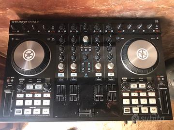 NATIVE INSTRUMENTS Traktor Kontrol S4 Mk2