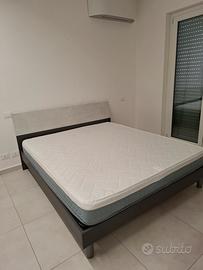 letto con spalliera e materasso 