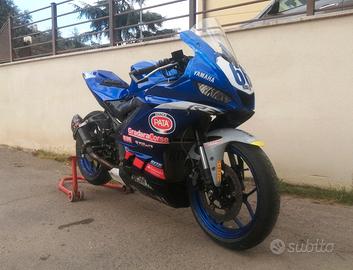 Yamaha R3 Cup pronto pista + 10treni di gomme