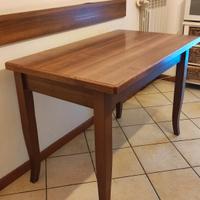 Tavolo in noce massello + 4 sedie in legno 