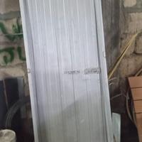 porta in ferro zincato.