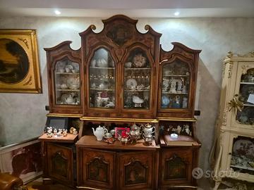 Vetrina/Credenza con azata in stile Rinascimento
