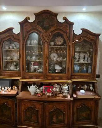 Vetrina/Credenza con azata in stile Rinascimento