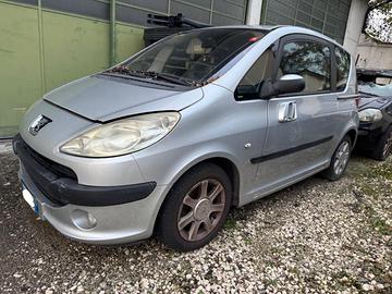 PEUGEOT 1007 FUORI TUTTO!!!!!!!!!Porte scorrevol