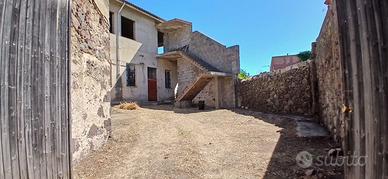 Terreno e casa due livelli