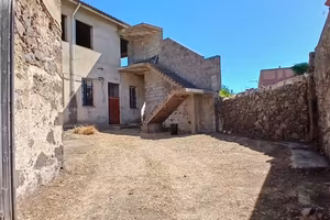 Terreno e casa due livelli