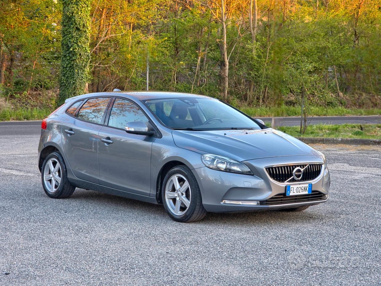 Volvo V40 D2 Inscription CV-120 2017-E6B Automatic