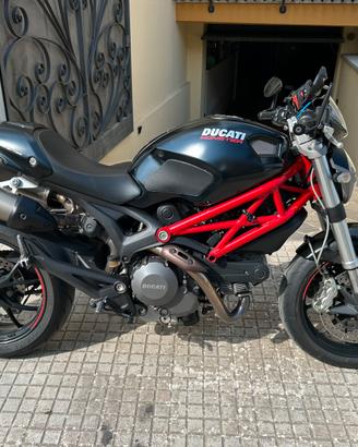 Ducati Monster 796