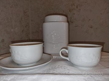 Biscottiera, 2 tazzine e 1 piattino Mulino Bianco.