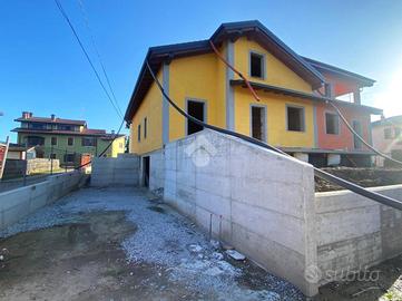 PORZIONE DI TRIFAMILIARE A SALE