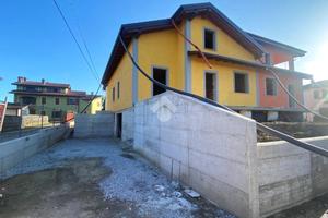 PORZIONE DI TRIFAMILIARE A SALE