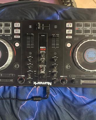 Numark Mixtrack Platinum