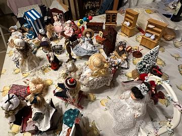 Bambole doll house originali 23 pezzi piu mobilio