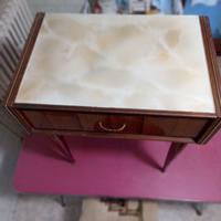 Comodino vintage in perfette condizioni