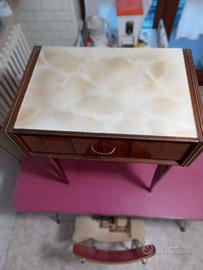 Comodino vintage in perfette condizioni
