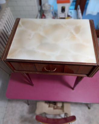 Comodino vintage in perfette condizioni