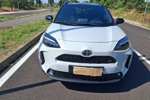 Privato vende  Toyota yaris cross Gr