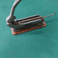 antica spillatrice da scrivania