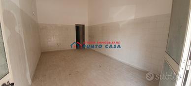 PIAZZA VITTORIO - Locale commerciale di 40mq ca