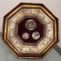 EMILIO GRECO TRE MEDAGLIE MONETE QUADRO RARO /197