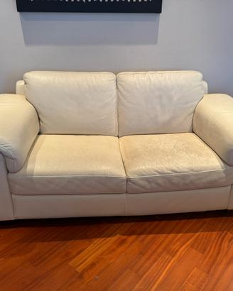 Divani a 2 e 3 posti in pelle color crema chiara