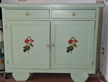 Credenza stile tirolese