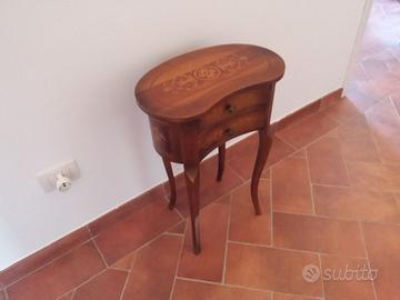 Comodini d'antiquariato