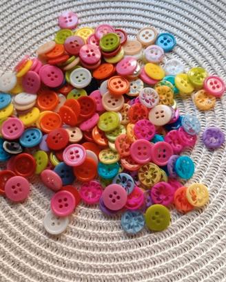 bottoni plastica colorata