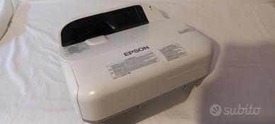 Proiettore Epson ottica ultra corta 3300 ANSI lume