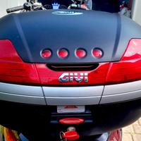 bauletto Givi Maxia con piastra universale monokey