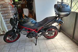 MOTO SUZUKI 650 SV