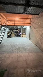 Box auto 30 mq soppalcato con serranda automatica