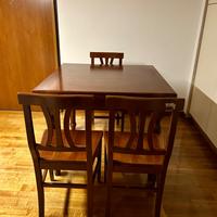 Tavolo in legno massello allungabile