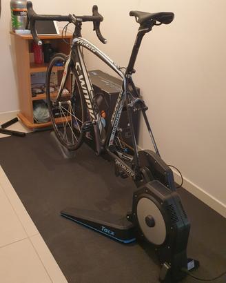 bici da corsa + rulli interattivi