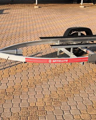 Carrello moto d'acqua satellite