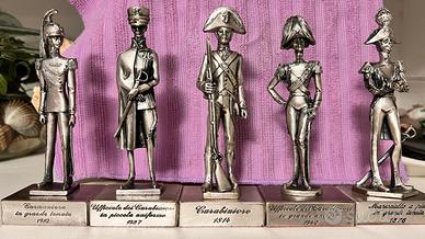 Carabinieri in peltro argentato